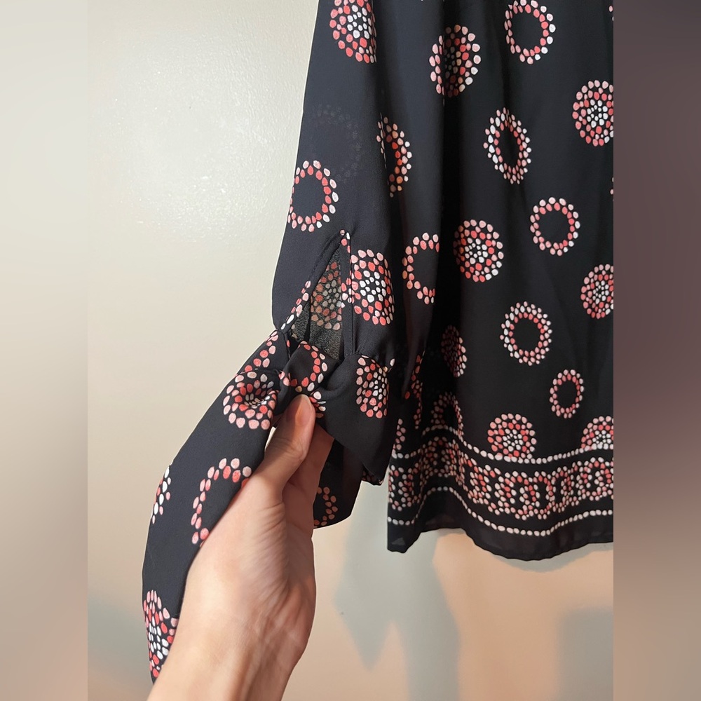 Nine West Black Boho Printed Long Tie Sleeve Blouse NWOT - Picture 2 of 7
